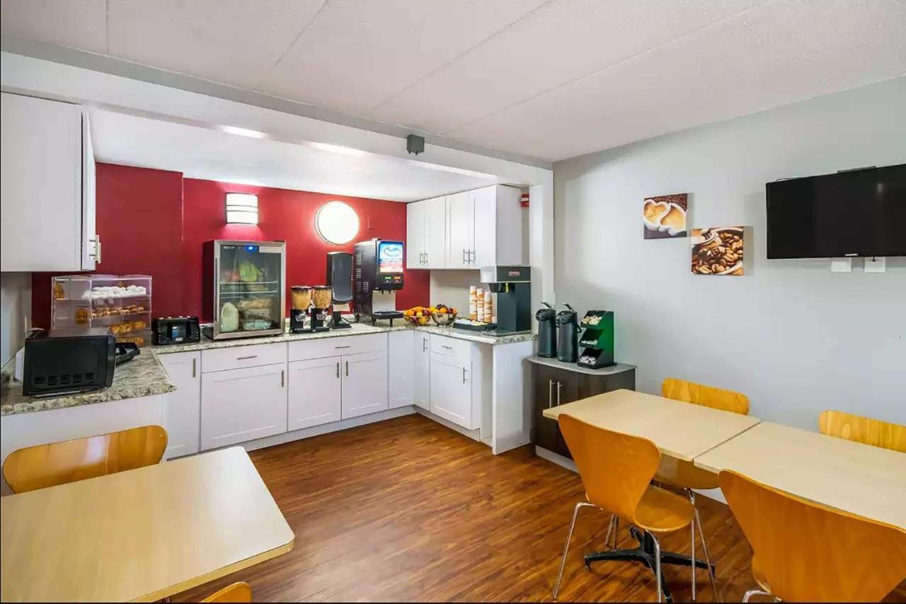 Super 8 By Wyndham Charleston Wv Ξενοδοχείο Εξωτερικό φωτογραφία