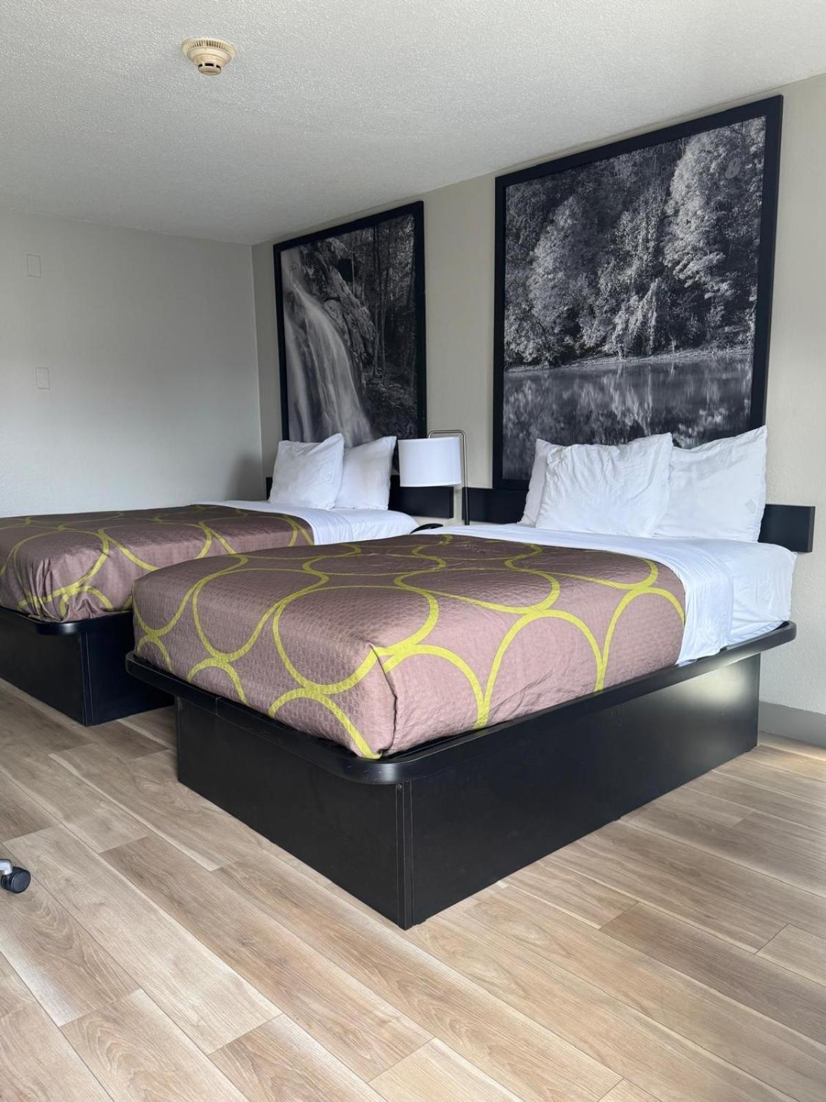 Super 8 By Wyndham Charleston Wv Ξενοδοχείο Εξωτερικό φωτογραφία
